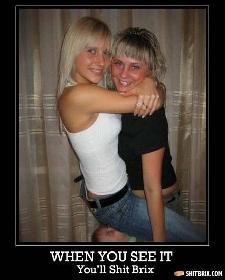 girls-hugging-65988