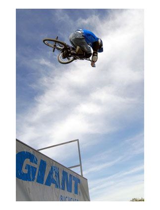638183Professional-Bike-Artist-Giving-Exhibition