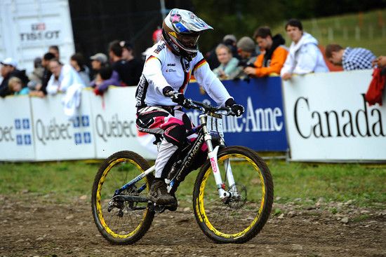 100905 CAN MontSainteAnne DH Women Rucknagel finish by Kuestenbrueck