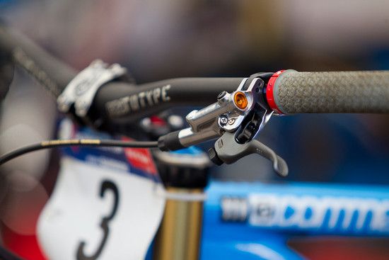 Gee Athertons Commencal Val di Sole 2011-2