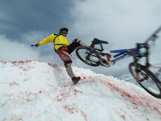 Mountainbike Snow Downhill in Krippenstein