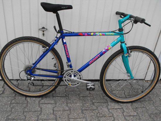 Retro Giant Escaper
