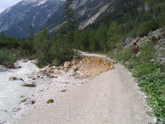 Auffahrt zur Karwendelhütte