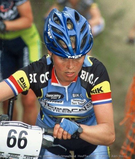 2277Corine2004 800