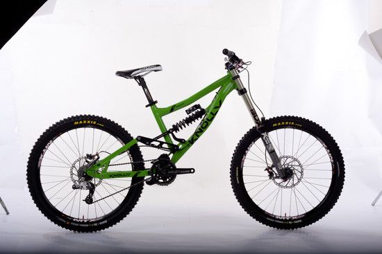 Knolly Podium side green