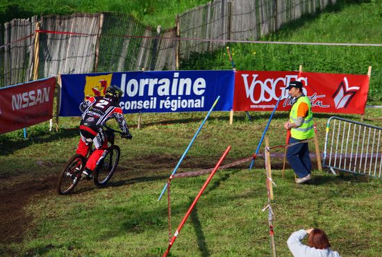 Sam Hill vor dem Ziel