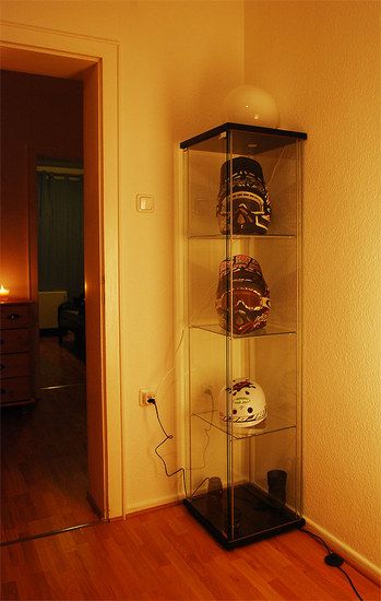 Troy Lee Vitrine