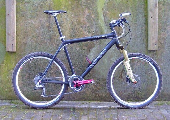 Bikeschwarzwht-rot