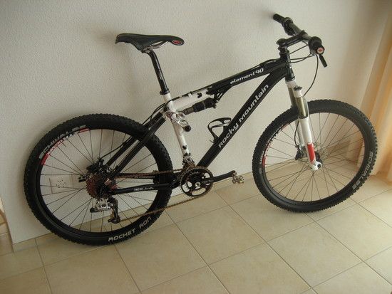 Rocky 9833g