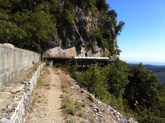 Aquädukt-Trail im Gorges du Loup