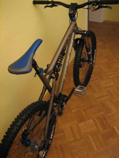 Nicolai Helius FR, Modelljahr 2007, Größe M, bronze eloxiert in kombination mit blau eloxierten Parts