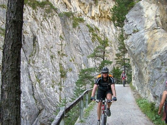 ...auf dem Weg in die Val d&#039;Uina-Schlucht ...