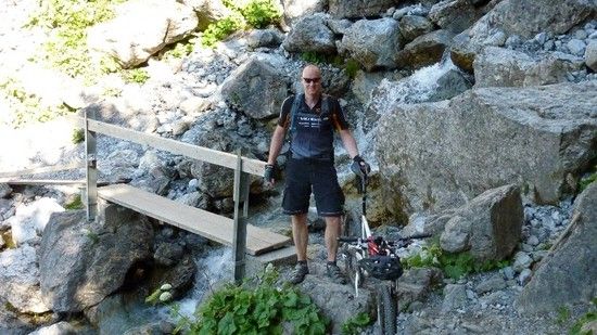 ...auf dem Weg in die Val d&#039;Uina-Schlucht ...