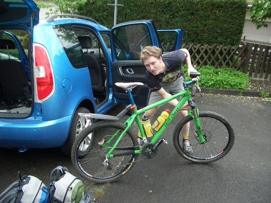 Bikebau bei leichtem Regen in Bad Orb (hier Andi)