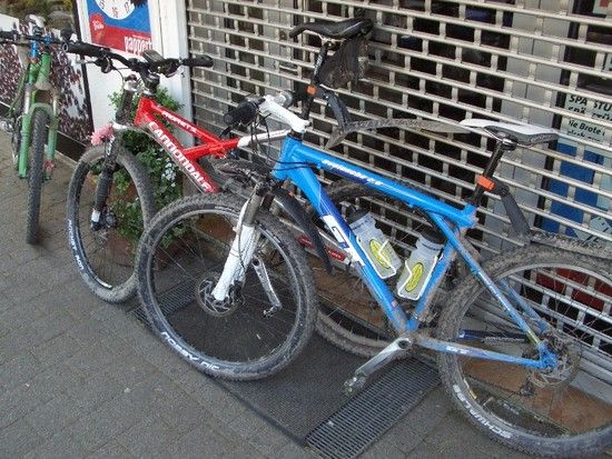 ...2 besondere USA-Bikes beim Stelldichein...