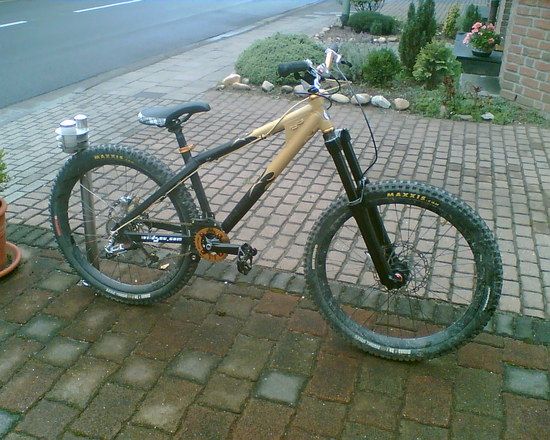 Übergangsradel mit neu gelackter Gabel, Pedalen und Kurbel
