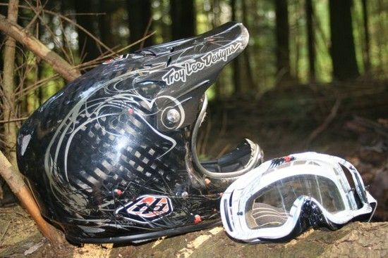 Helm + Brille
