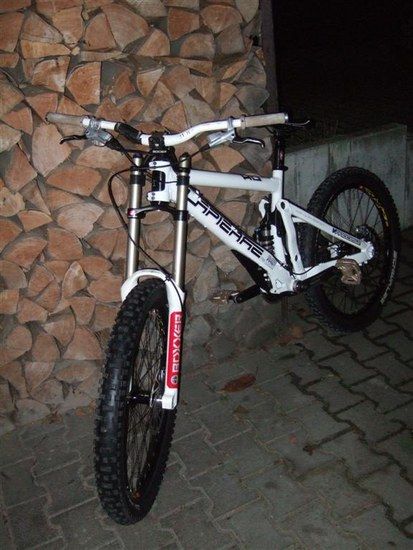 Lapierre DH 230