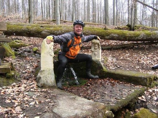 04.04.OstersonntagDachsbau020