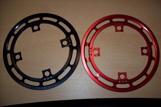 Bashguards-schwarz-rot