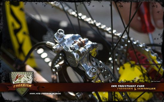 1680x1050px wallpaper mtb-freeride-de-rocky-rmx-team-formular-oro-branco-clos-up