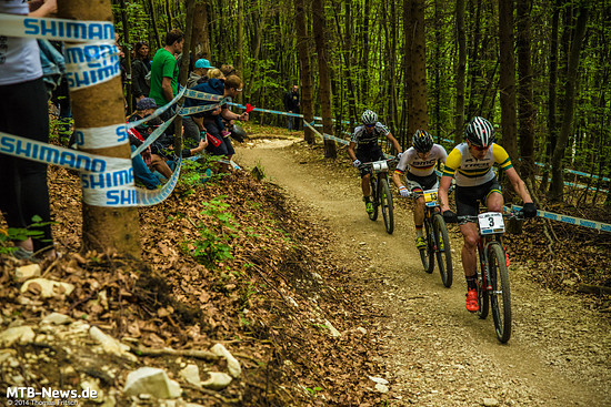 Daniel MCConnel vor den beiden Deutschen.