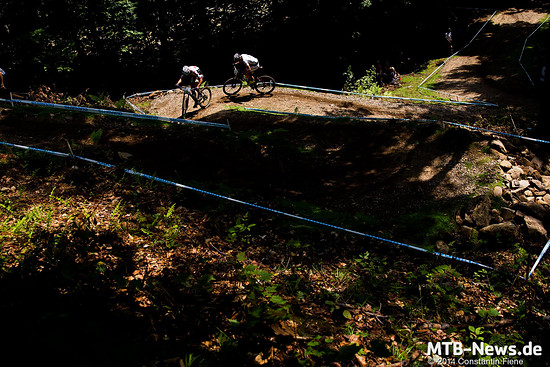 Fahrer in einem der technischen Anstiege