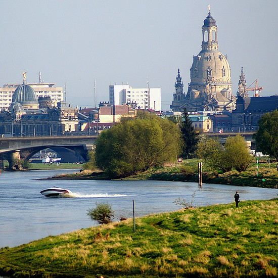 _Dresden__Elbflorenz__Elbe__Altstadt__Frauenkirche__Zoom__300mm__Tele_vom__Watzke_aus