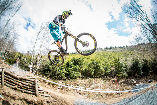 Fliegste quer, siehste mehr! Harry Molloy liebt es mit Style zu fliegen...