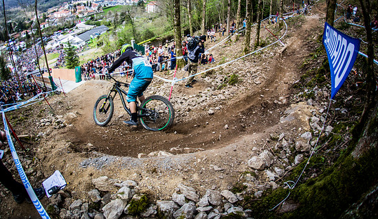 Flat tyre... was am Vortag noch mit einem 31 Platz endet, wurde im Rennen durch einen Platten erschwert. Harry nimmt es gelassen, "next race I'll just ride smoother"