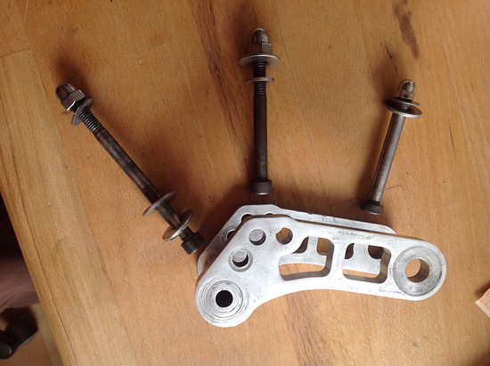 Dämpferaufnahme hinten