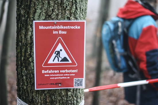 ... daher ist das Befahren der Strecke bis zur Eröffnung noch verboten, um den Trail nicht zu zerstören