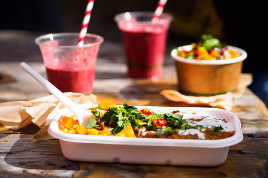 Mittagsmahl auf dem Markt.