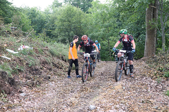 Start in eine der Wertungsprüfungen der Enduristi