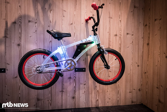 Ghost Rider Bikes aus Acryl mit LEDs, wechselbarer Batterie und An/Aus-Knopf
