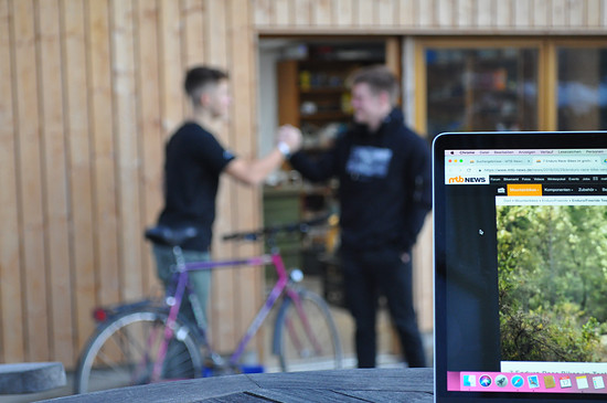 Telefon und Internet machen es Kinderleicht ein Bike online zu Kaufen und dabei persönlichen Kontakt zum Verkäufer aufzubauen.