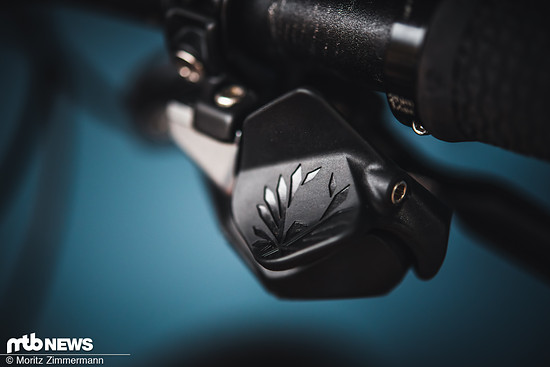 Es war eigentlich nur eine Frage der Zeit, bis wir News über neue, kabellose Parts am Bike bekommen: Nun haben in kurzer Abfolge sowohl Shimano als auch SRAM bei amerikanischen Behörden neue Anträge eingereicht.