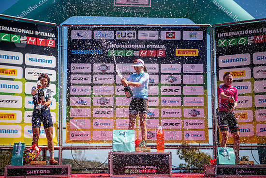 SCOTT-SRAM 210405 02682 by Kuestenbrueck ITA Capoliveri XCO WE WJ ceremony LechnerE TovoM CourtneyKBoheC PedersenS21