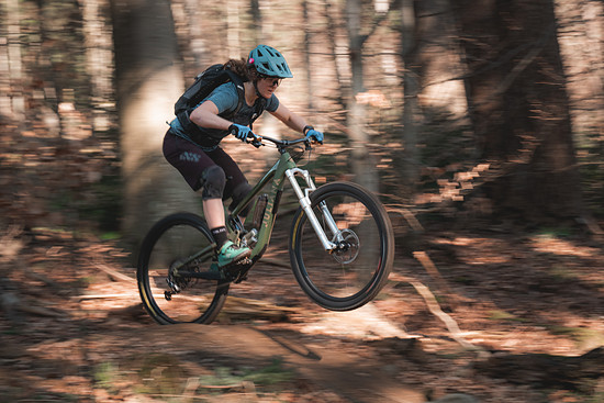 Tocsen Pink Bike ActionShot trail TanjaNaber downhill Rosskopf spring 4