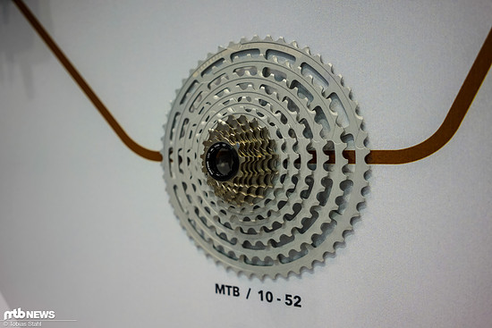 Rotor fräst ein Kunstwerk mit 13 Zähnen aus Stahl und Aluminium
