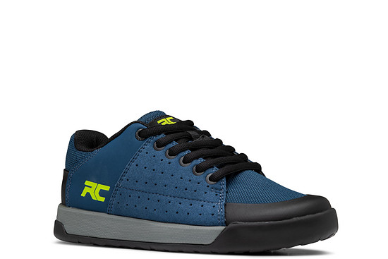 CLE8254-Edit-2-Edit-livewire-youth-bluesmoke-lime-side-angle-right-3500x2335 (1)