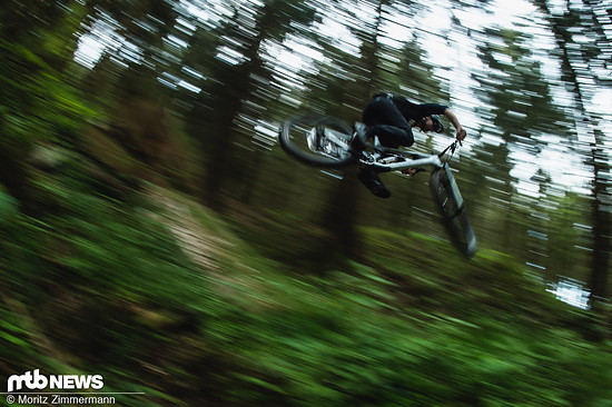 2648167-a7y7xrunrybt-rockshox my 23 action 5053-original