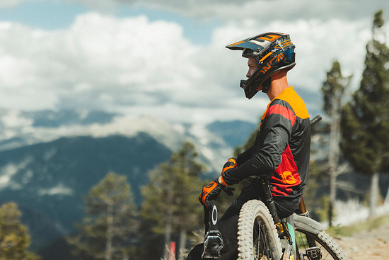 oneal 2022 bike minnaar backflip-helmet-eclipse element-fr-jersey legacy-pants element-glove 1