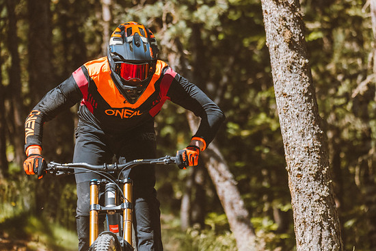 oneal 2022 bike minnaar backflip-helmet-eclipse element-fr-jersey legacy-pants element-glove 11