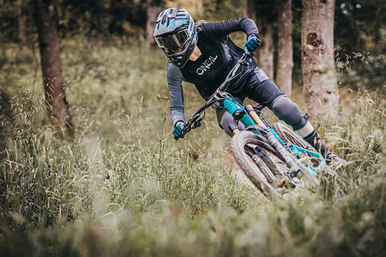 oneal 2023 bike blackflip-eclipse-helmet b-30-hexx-goggle amx-altitude-gloves element-fr-women-jersey element-fr-women-shorts dirt-knee-guard camo-socks sender-flat-shoes 59