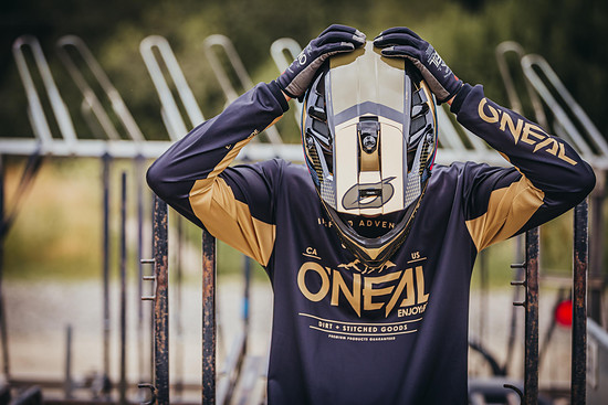 oneal 2023 bike blade-ace-helmet b-10-camo-goggle mayhem-dirt-gloves 1