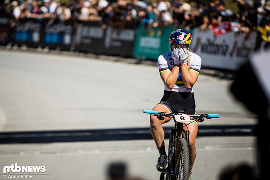 2021 fuhr die Britin Evie Richards im Weltmeistertrikot zum Sieg in Lenzerheide