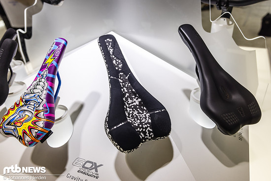 Man wird nicht jünger! MTB Urgestein Hans Rey fährt seit einer Weile viel E-MTB und der SQlab 60X Infinergy Ergowave active 2.1 in der Hans Rey Edition verspricht Sitzkomfort auf jedem Trail.