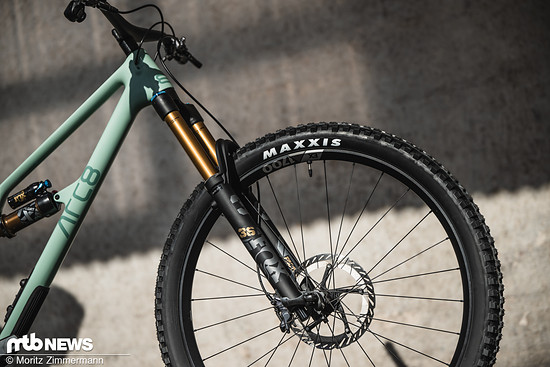 An der Front arbeitet beim Extra Air eine Fox 36-Federgabel mit 160 mm Federweg.