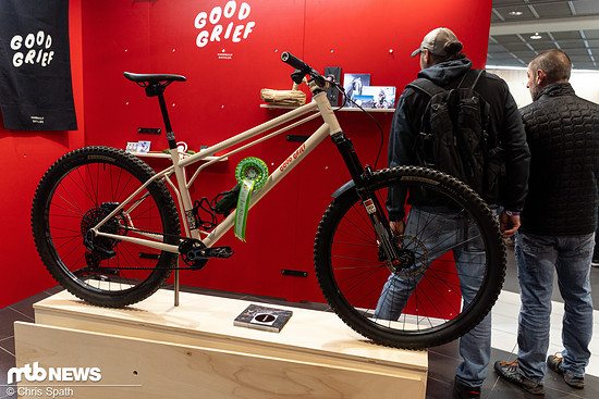 Das Good Grief war vermutlich das größte Bike der Messe und kommt mit satten 690 mm Reach und zwei Oberrohren.